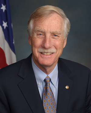 U.S. Sen. Angus King (I-ME) official portrait 113th Congress. By United States Senate - http://bioguide.congress.gov/bioguide/photo/K/K000383.jpg, Public Domain, https://commons.wikimedia.org/w/index.php?curid=24564983