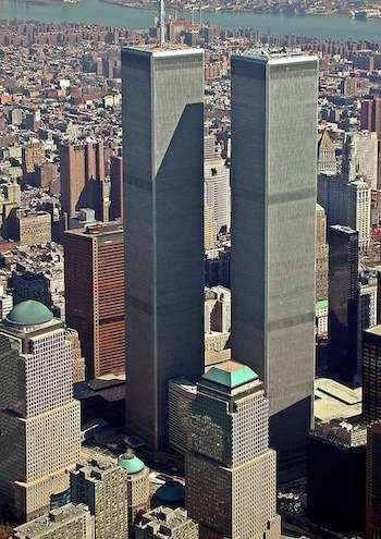 The World Trade Center Twin Towers, New York City. CC BY-SA 3.0