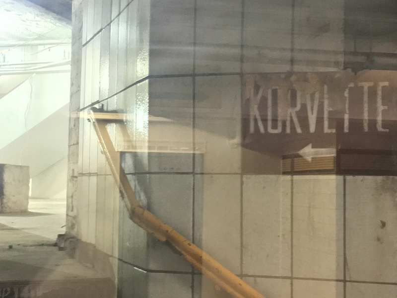 An E.J. Korvettes entrance from the tunnel connecting the 33rd Street PATH station and the entrance to the 34th St-Herald Square subway station, Manhattan. 11 July 2016. By John J. Meola. From Wikimedia Commons (CC BY-SA 4.0)