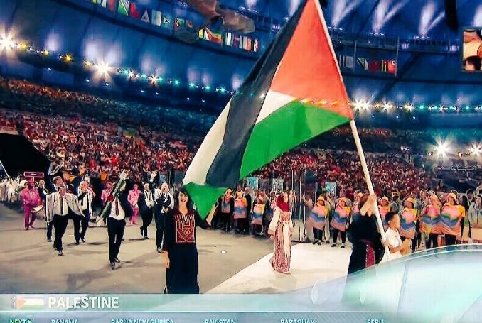 The flag of Palestine was carried into the 2016 Olympics by a Palestinian woman. (Photo: via Twitter)