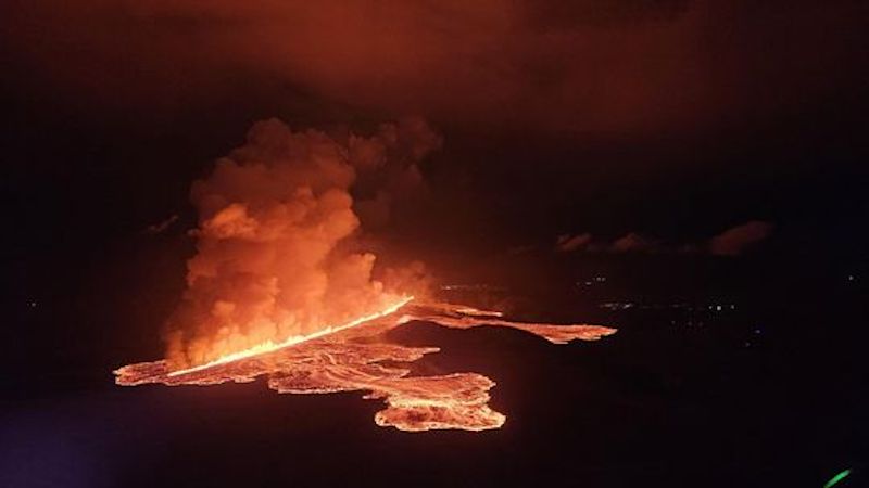 The volcanic eruption started at Sundhnúks crater row at 21:26 UTC 22 August. This photo is taken one hour after the eruption started and the eruption fracture is estimated approximately 4 km long. Photo: Björn Oddsson/Civil Protection.