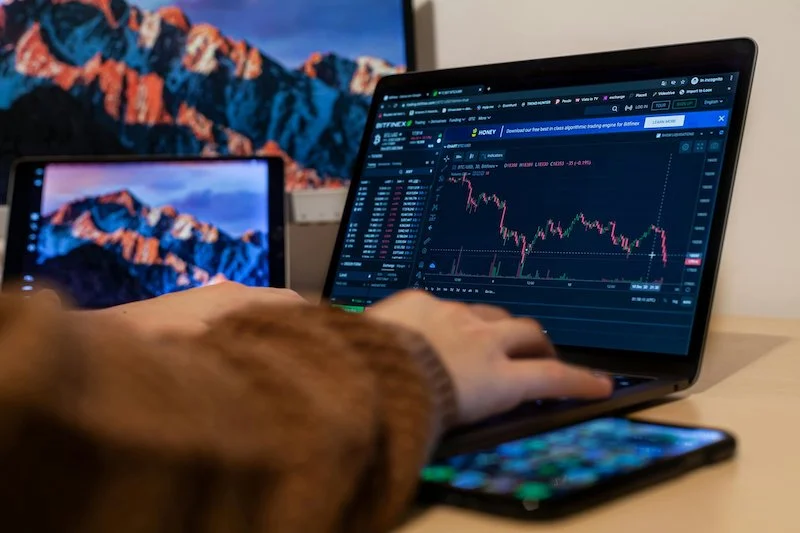Governments and businesses need AI in order to make sense of, and stay afloat in, a world inundated with data. Credit: Luca Sammarco / Pexels.com